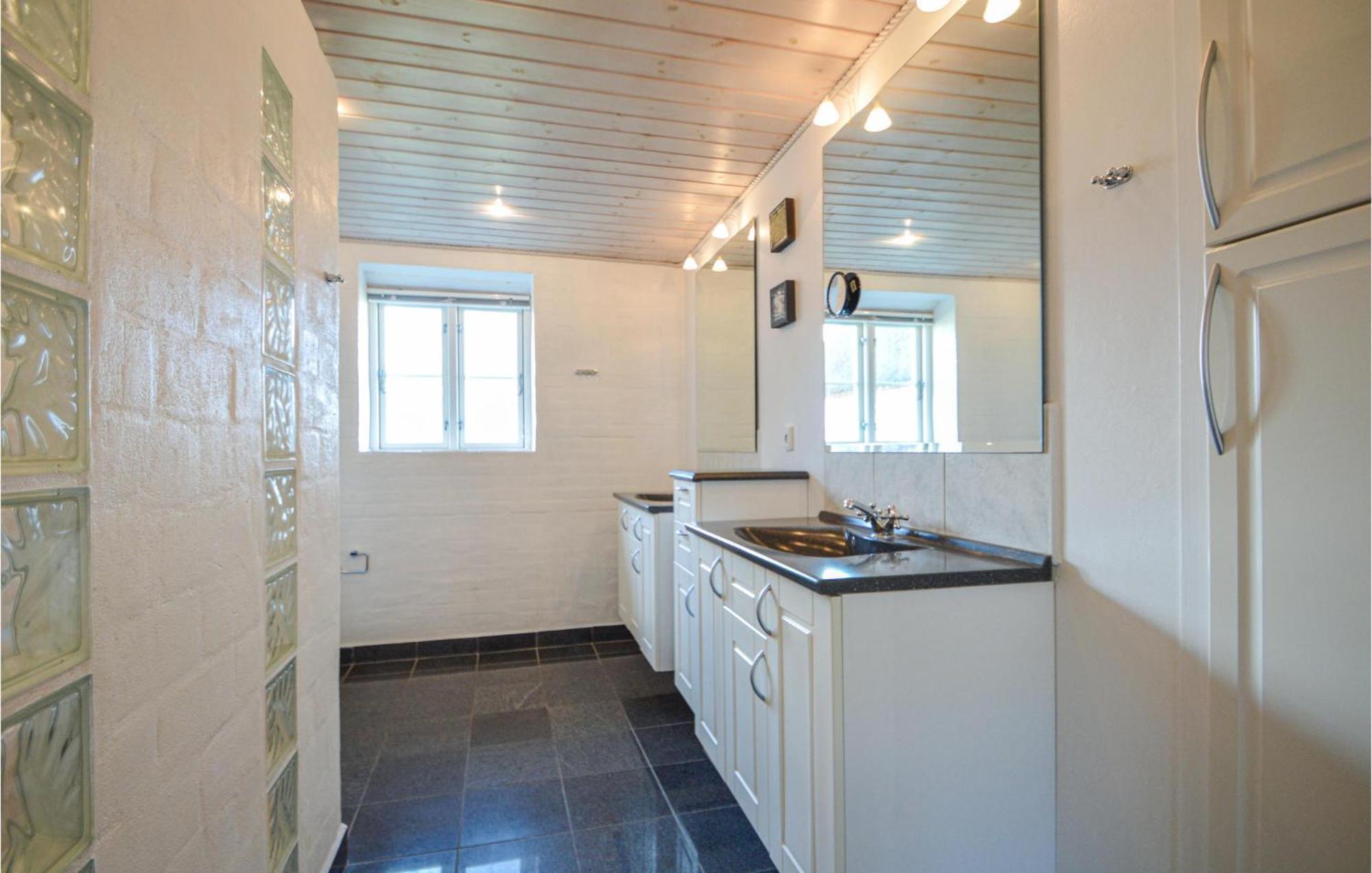 Awesome Home In Bredebro With Kitchen Ballum Экстерьер фото