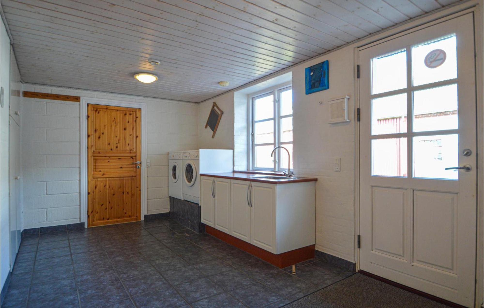 Awesome Home In Bredebro With Kitchen Ballum Экстерьер фото