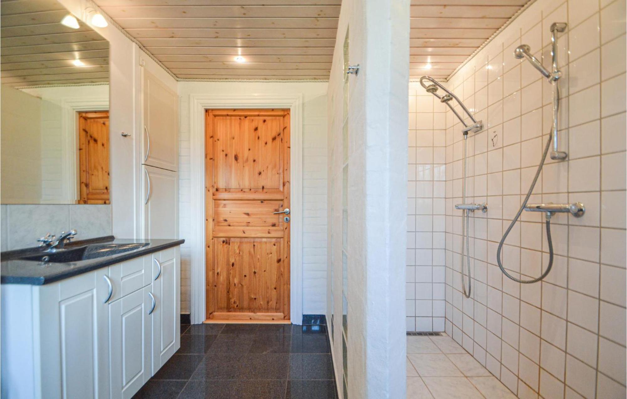 Awesome Home In Bredebro With Kitchen Ballum Экстерьер фото